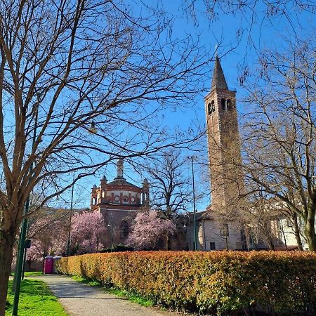 The Best Rent - Gorgeous One-Bedroom Apartment In Ticinese Milan Bagian luar foto