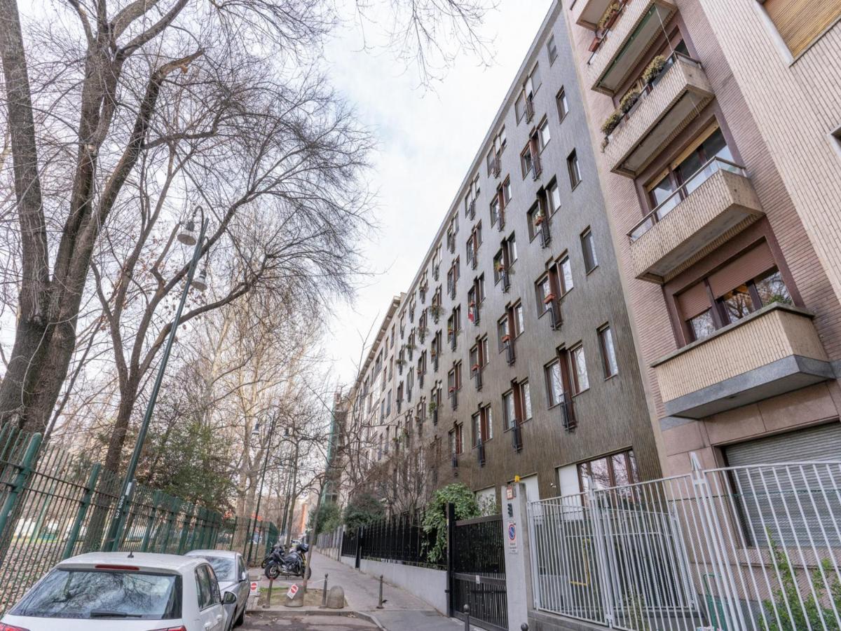 The Best Rent - Gorgeous One-Bedroom Apartment In Ticinese Milan Bagian luar foto
