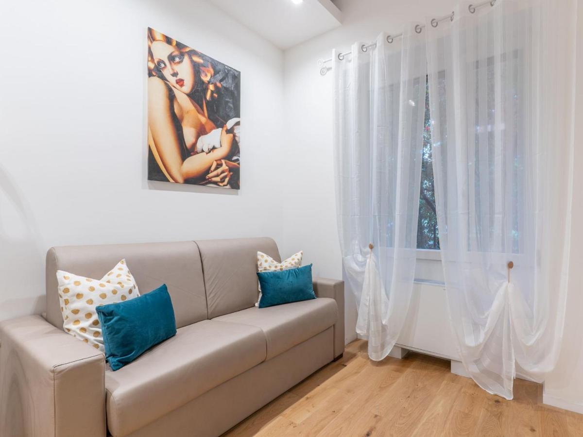 The Best Rent - Gorgeous One-Bedroom Apartment In Ticinese Milan Bagian luar foto