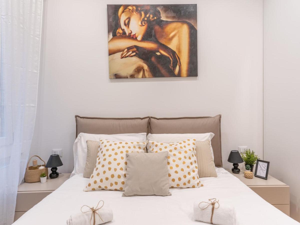 The Best Rent - Gorgeous One-Bedroom Apartment In Ticinese Milan Bagian luar foto