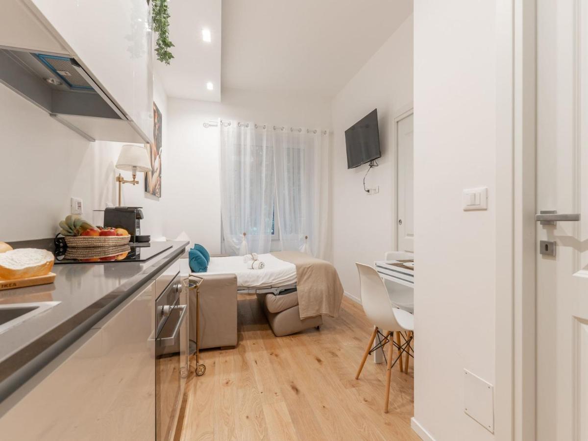 The Best Rent - Gorgeous One-Bedroom Apartment In Ticinese Milan Bagian luar foto