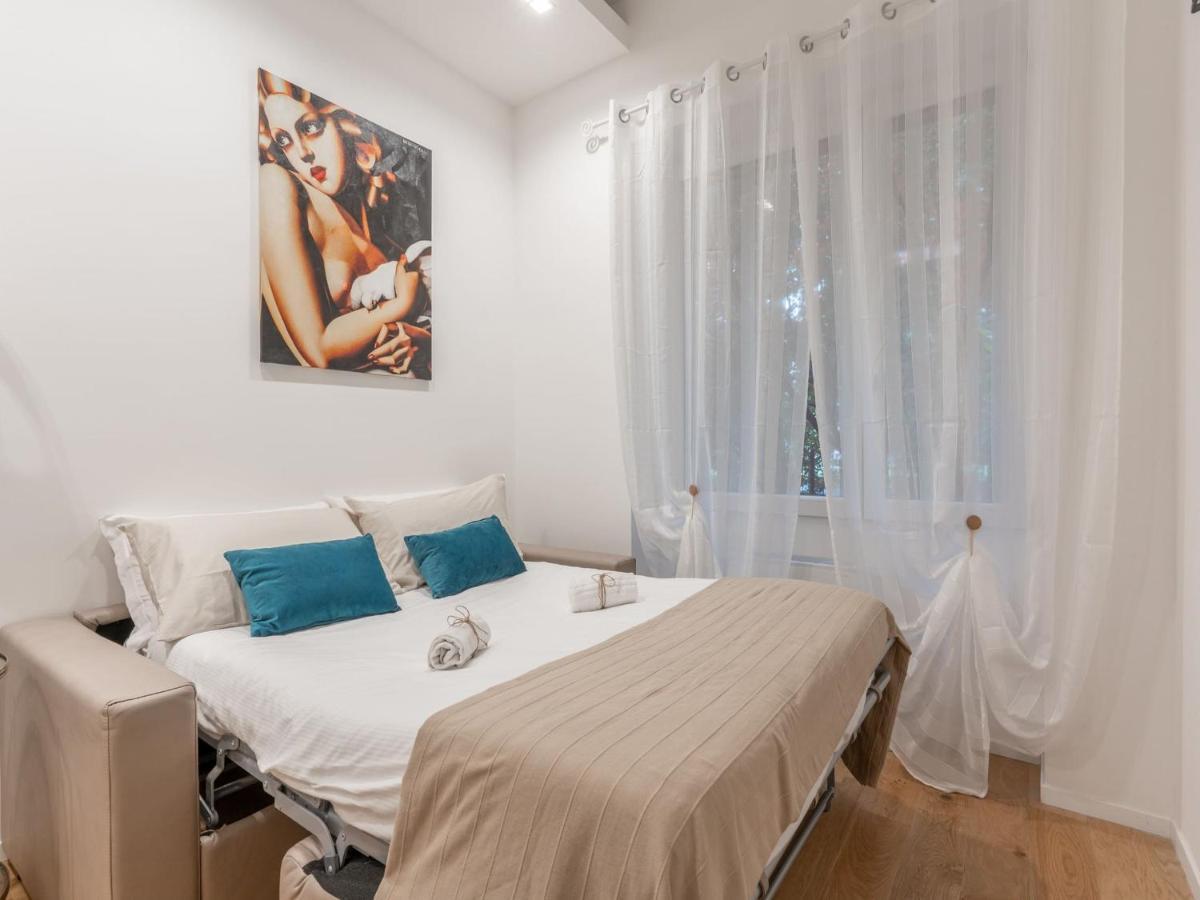 The Best Rent - Gorgeous One-Bedroom Apartment In Ticinese Milan Bagian luar foto