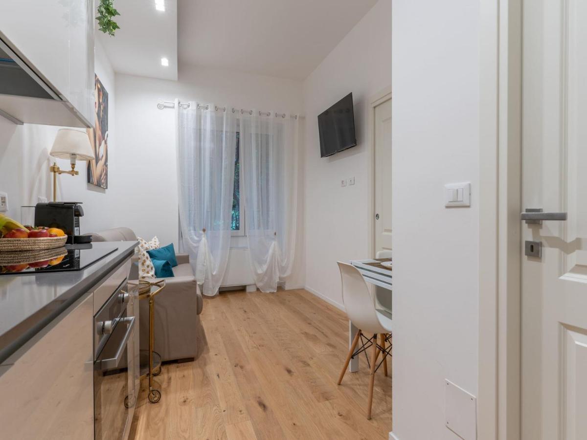 The Best Rent - Gorgeous One-Bedroom Apartment In Ticinese Milan Bagian luar foto