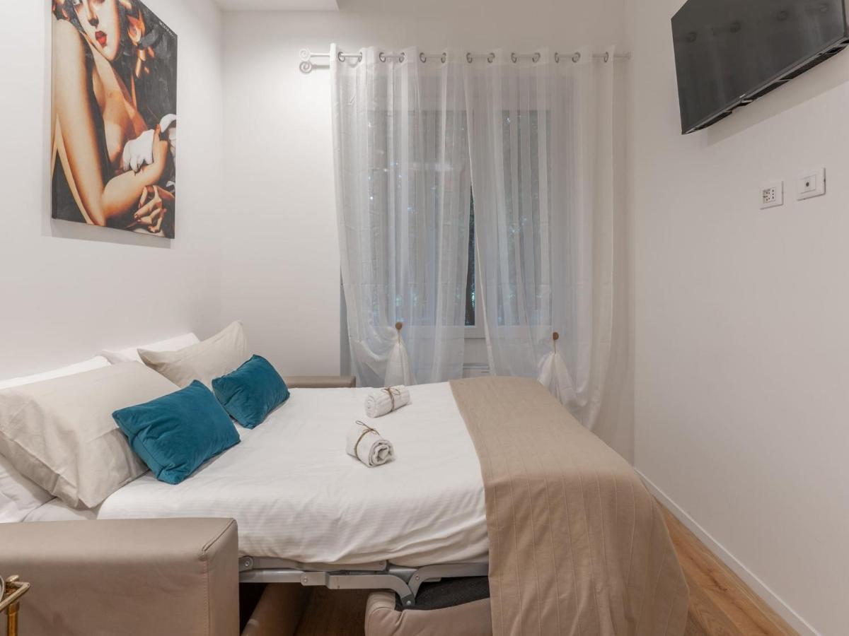 The Best Rent - Gorgeous One-Bedroom Apartment In Ticinese Milan Bagian luar foto